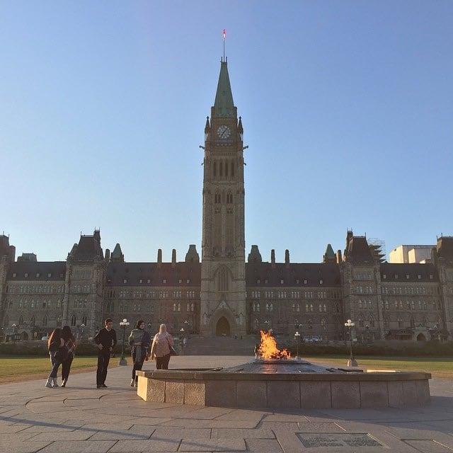 Centennial Flame की छवि. sunset canada tower square centennial peace ottawa hill capital parliament flame squareformat iphoneography instagramapp