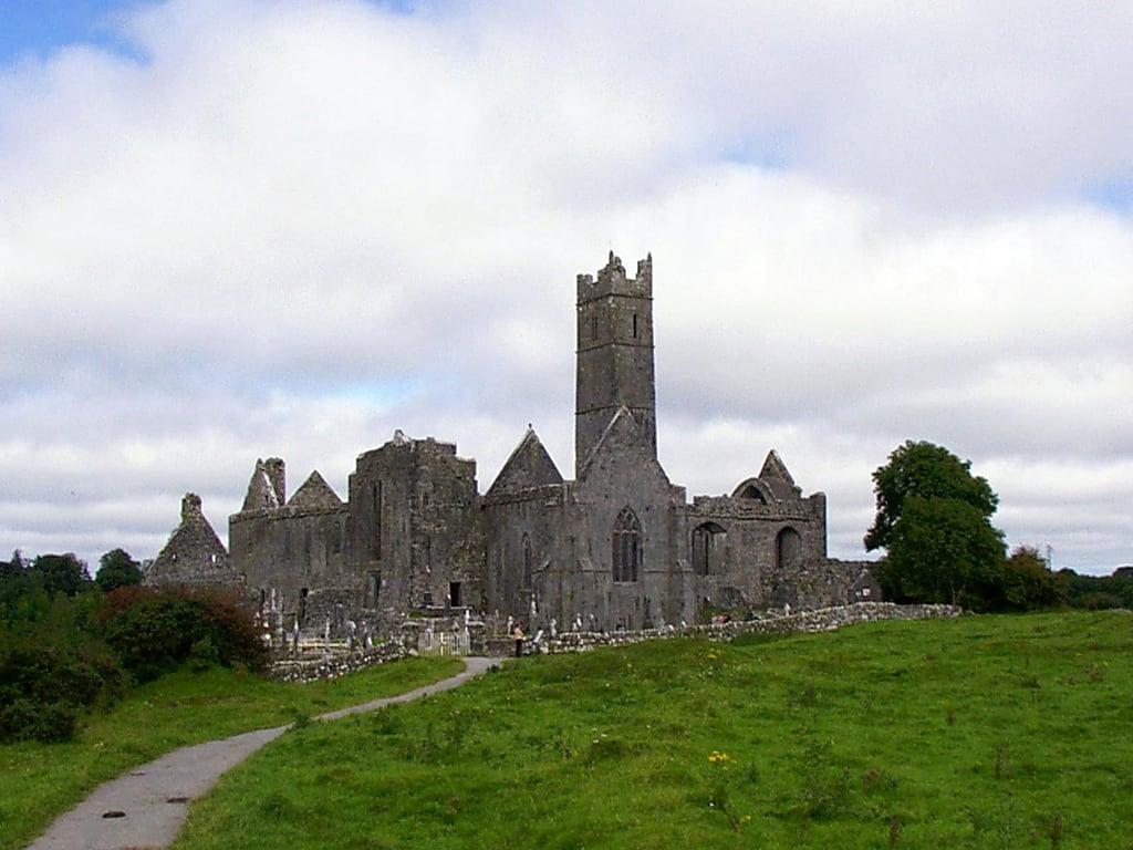Quin Abbey képe. ireland irish abbey ruin irland ruine kloster quin countyclare klosterruine abbeyquin