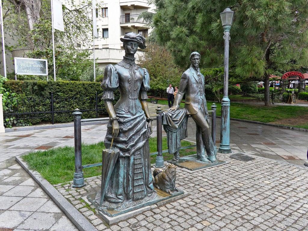 Дама с собачкой görüntü. monument russia crimea