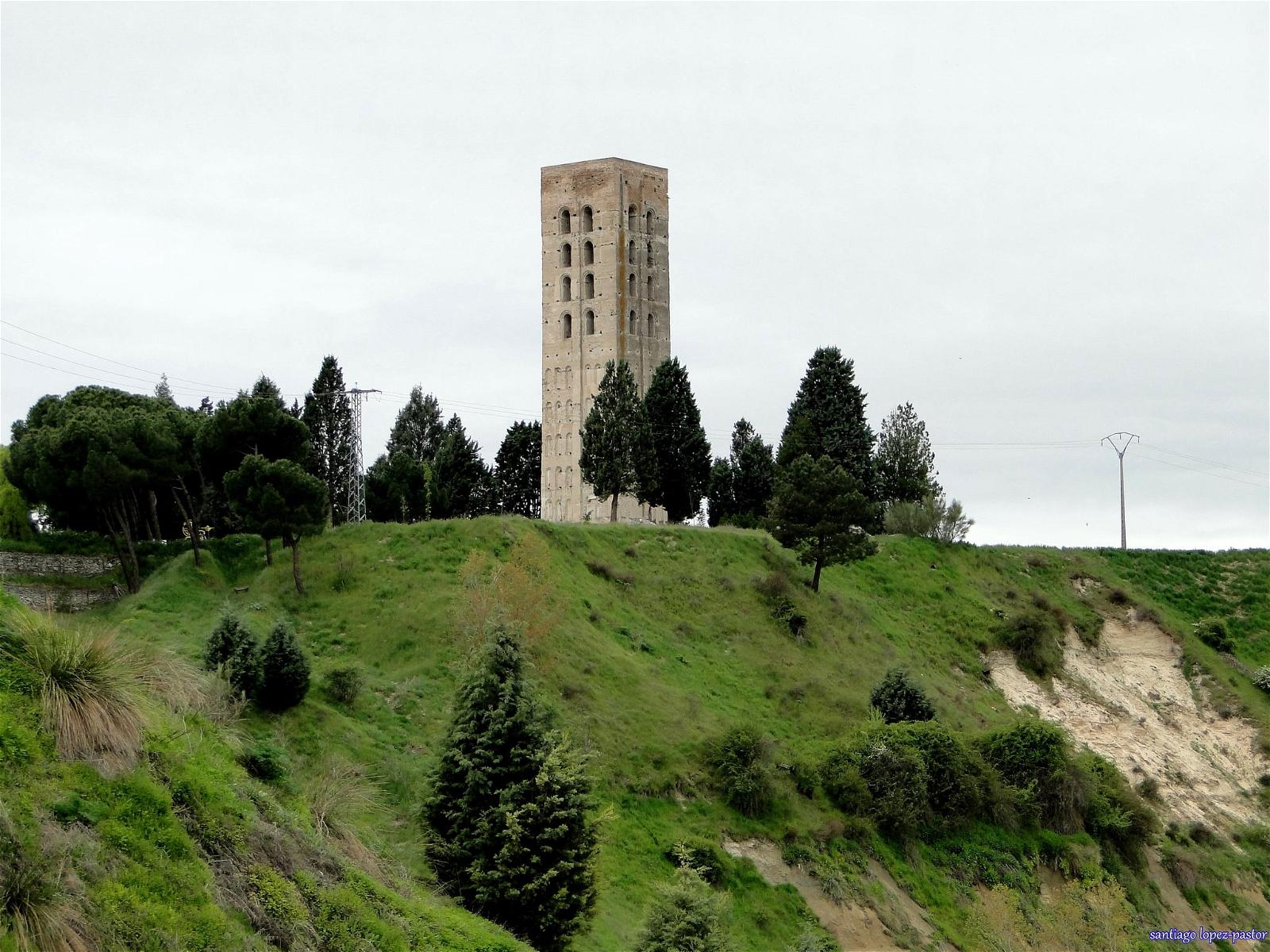 Obrázek Torre de San Nicolás. españa tower spain torre medieval segovia romanesque espagne middleages castilla castillayleón románico provinciadesegovia