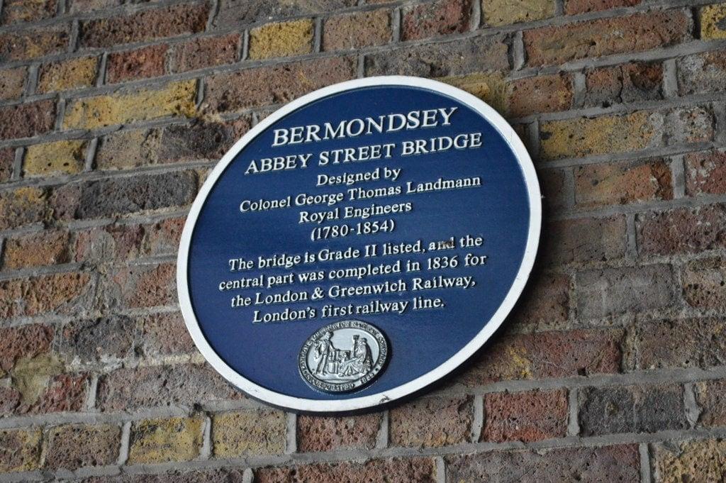 Attēls no Bermondsey Abbey. bridge plaque bermondsey abbeystreet 1836 georgethomaslandmann