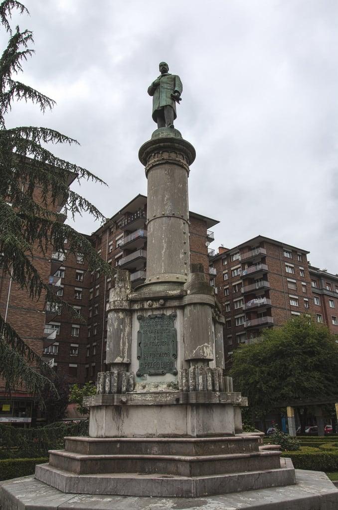 Bilde av Pedro Duro. monumento asturias langreo lafelguera