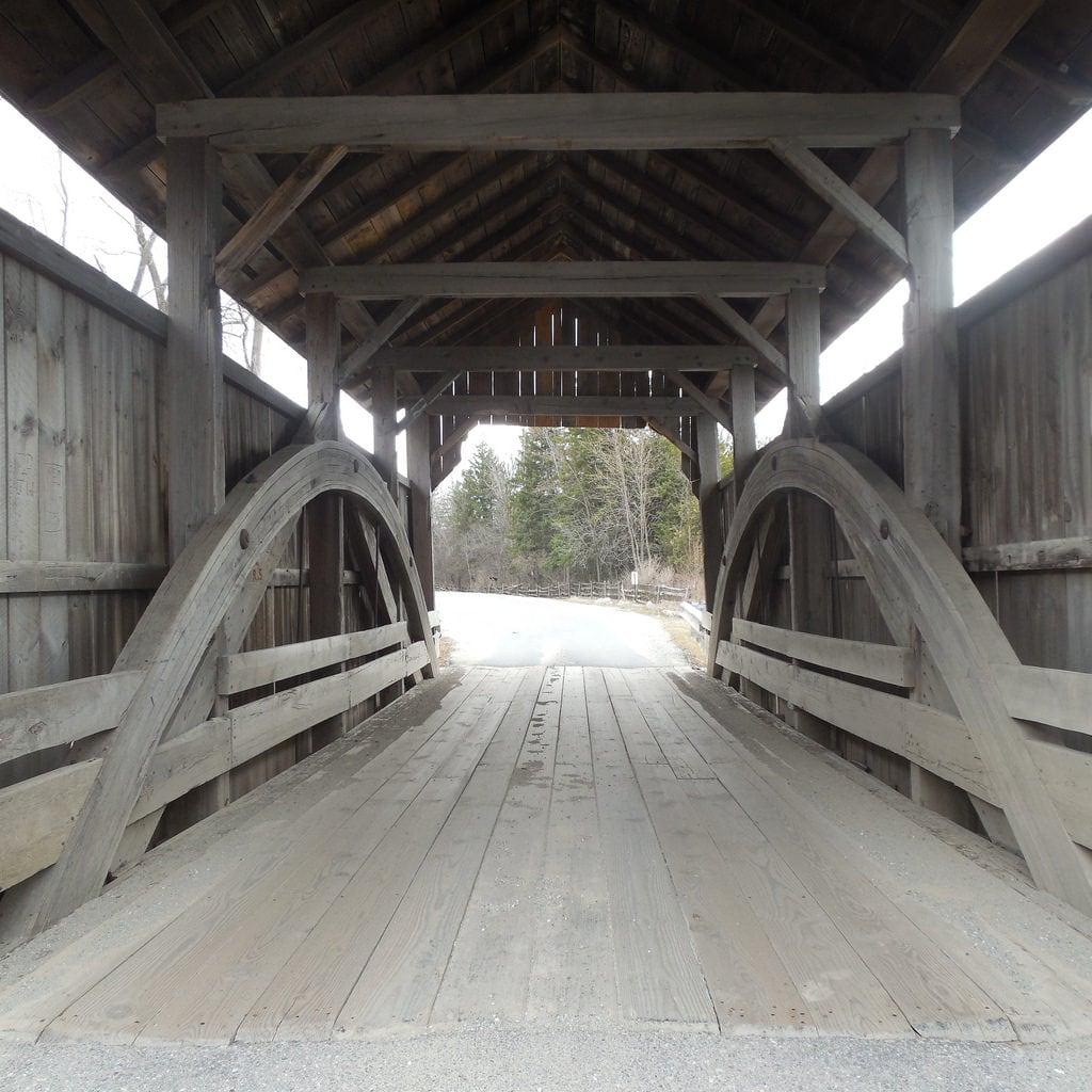 Изображение Holmes Creek Covered Bridge. coveredbridge woodenbridge trusses onelanebridge truss