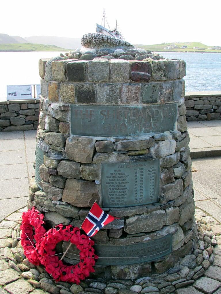 Imagine de Shetland Bus Memorial. shetland scalloway warmemorial