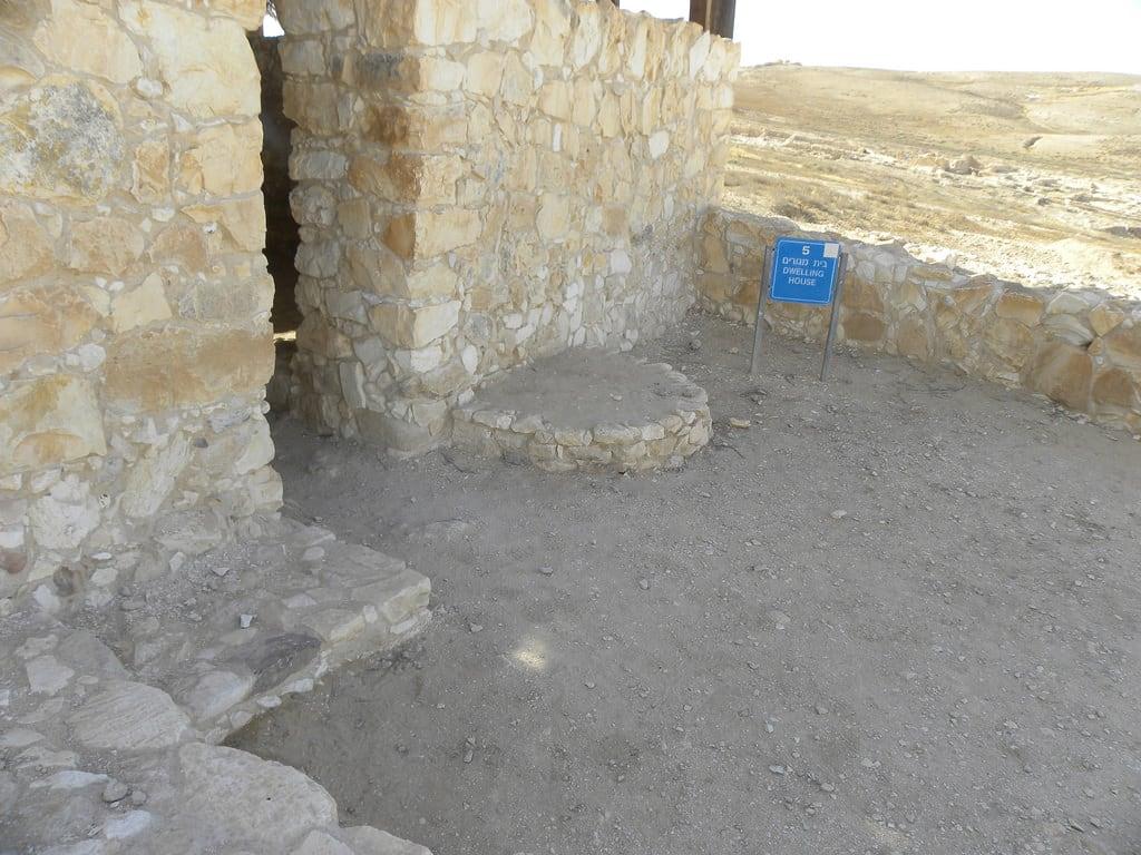 Imagem de Tel Arad. houses archaeology cities negev arad 2011 earlybronzeage telarad ianwscott israeltour2011