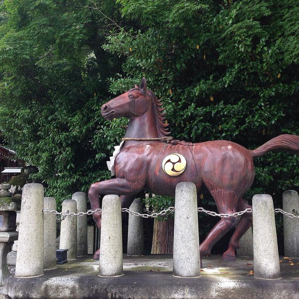 Attēls no 八幡神社. square squareformat iphoneography instagramapp uploaded:by=instagram foursquare:venue=4c70c508b3ce224b061375c6