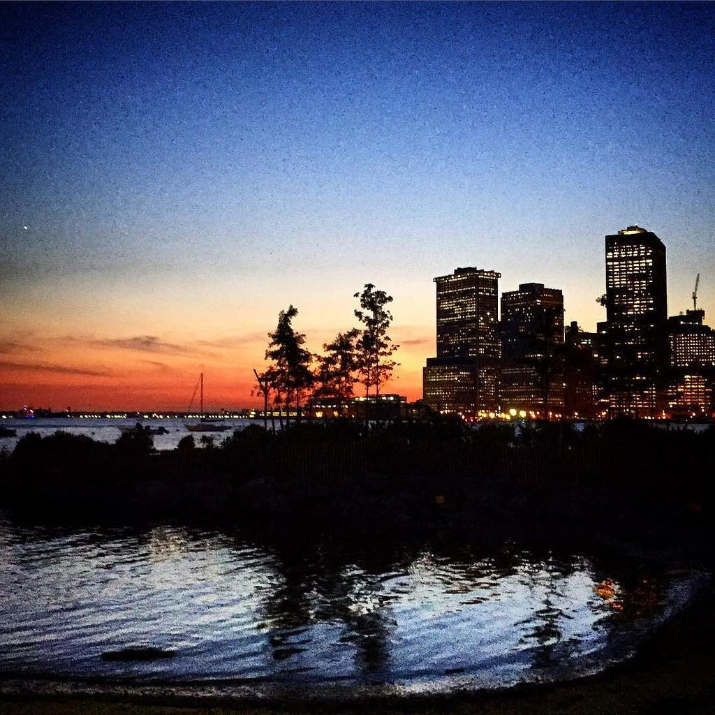 صورة Pier 4 Beach. square squareformat iphoneography instagramapp uploaded:by=instagram