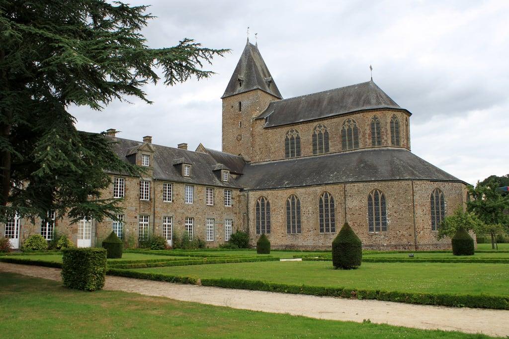 Imagem de Abbaye de Lonlay. abbey abbaye orne olibac lonlaylabbaye canoneos500d mmxv