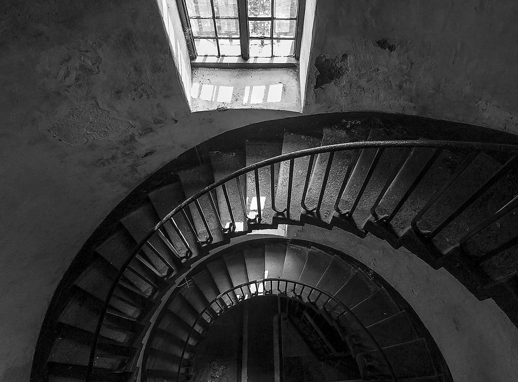 תמונה של Wicklow Gaol. ireland blackandwhite bw stairs staircase jail gaol oldprison wicklowgaol