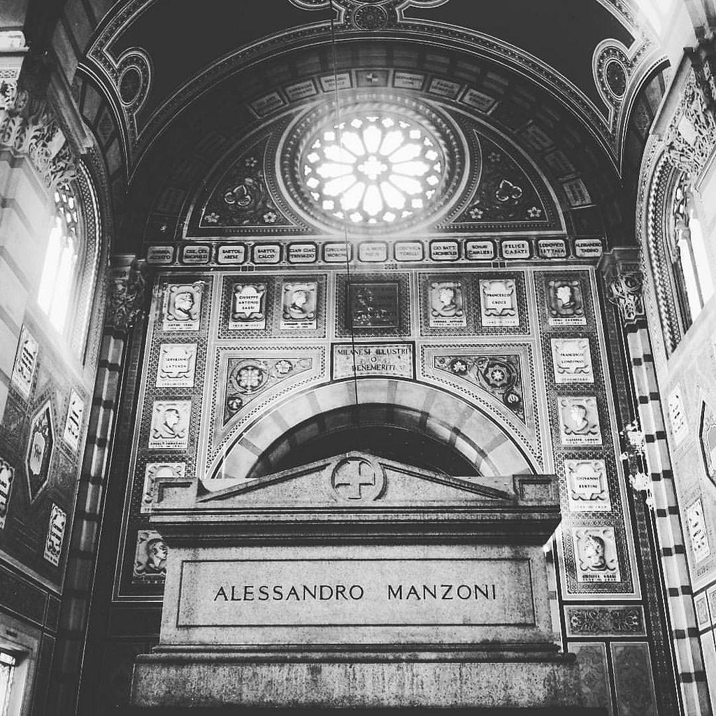 תמונה של Tomba di Alessandro Manzoni. moon square squareformat iphoneography instagramapp uploaded:by=instagram