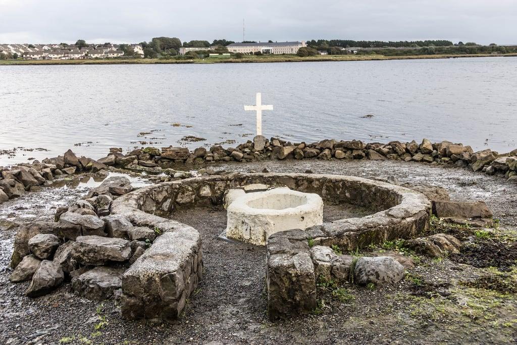 Holy Well képe. ireland galway religion holy road” “st atalia “holy “street photography” well” “william of ireland” infomatique “sony murphy” augustine’s galway” augustine” “lough “streets nex7” zozimuz holywellgalwayinfomatique atalia”