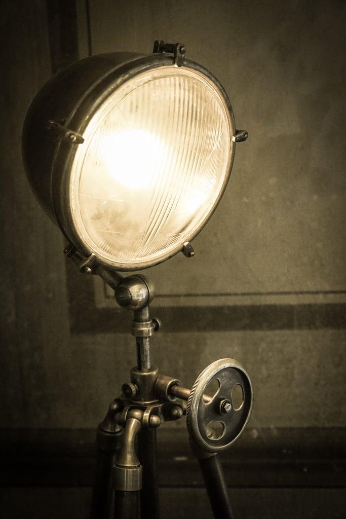 Gambar dari Bäckaskog Castle. lamp skåne sweden kristianstad vintagelamp retrolamp bäckaskogslott ivö antiquelamp bäckaskogcastle industriallamp