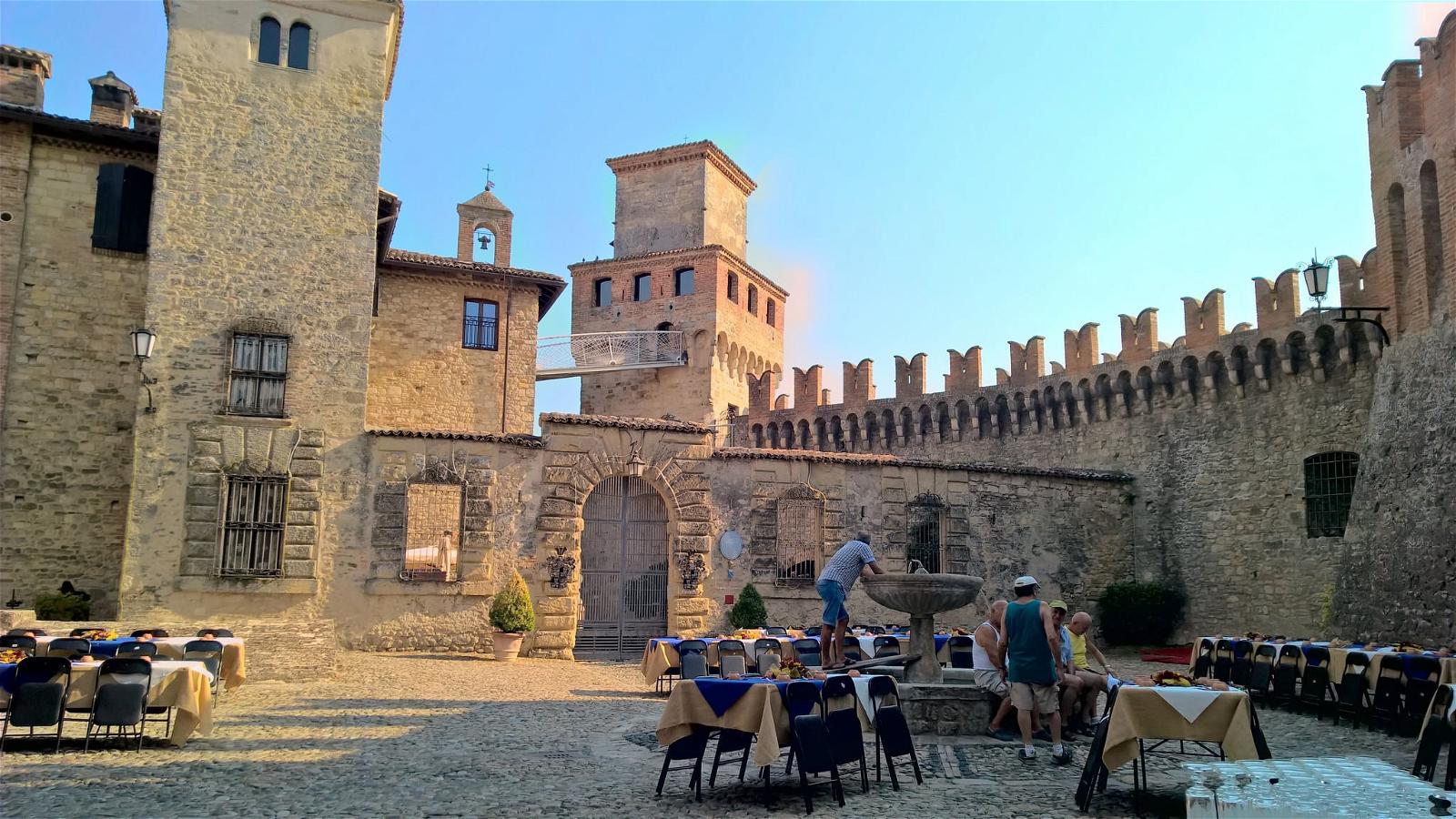 Afbeelding van Castello di Vigoleno. italy castle italian italia emilia castelli emiliaromagna romagna vigoleno arquato cstello castelloborgodivigoleno