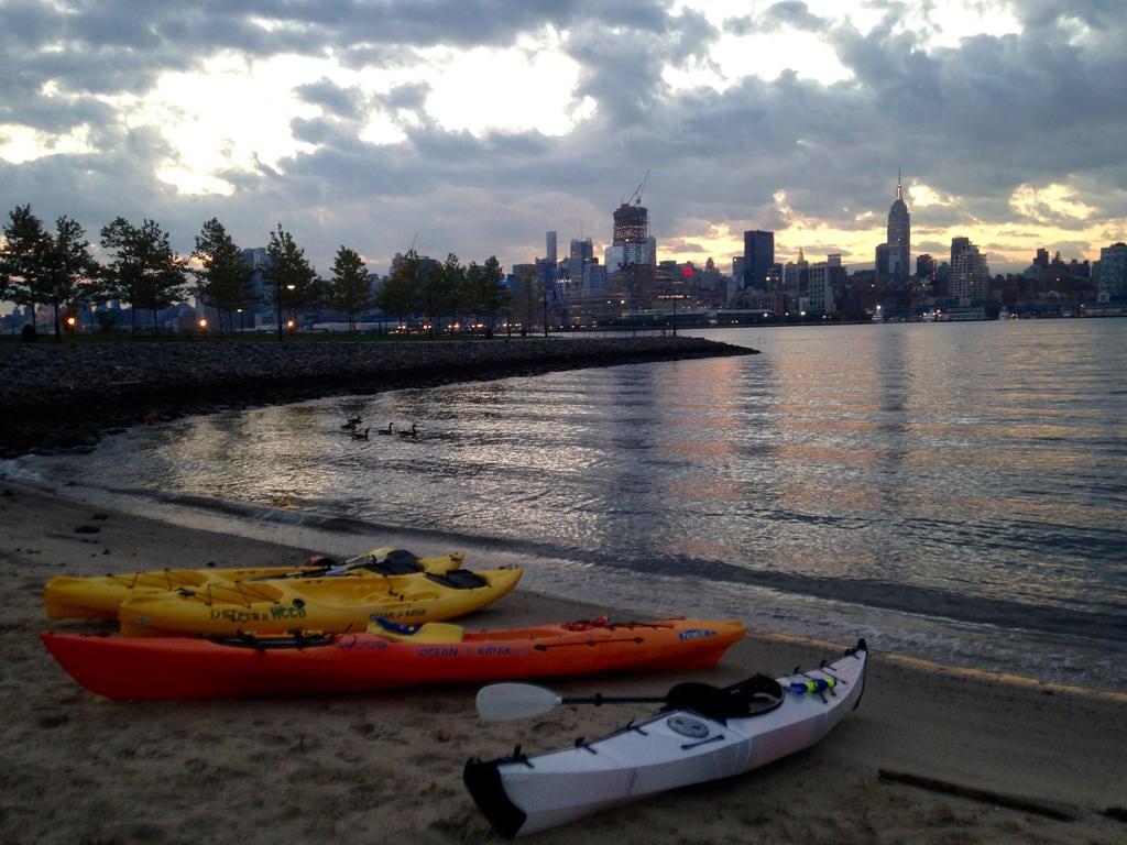 Image of Hoboken Cove Boathouse Beach with a length of 42 meters. nyc newyorkcity beach river dawn kayak kayaking seakayak hudsonriver hoboken hccb hobokencove orukayak hobokencovecommunityboathouse
