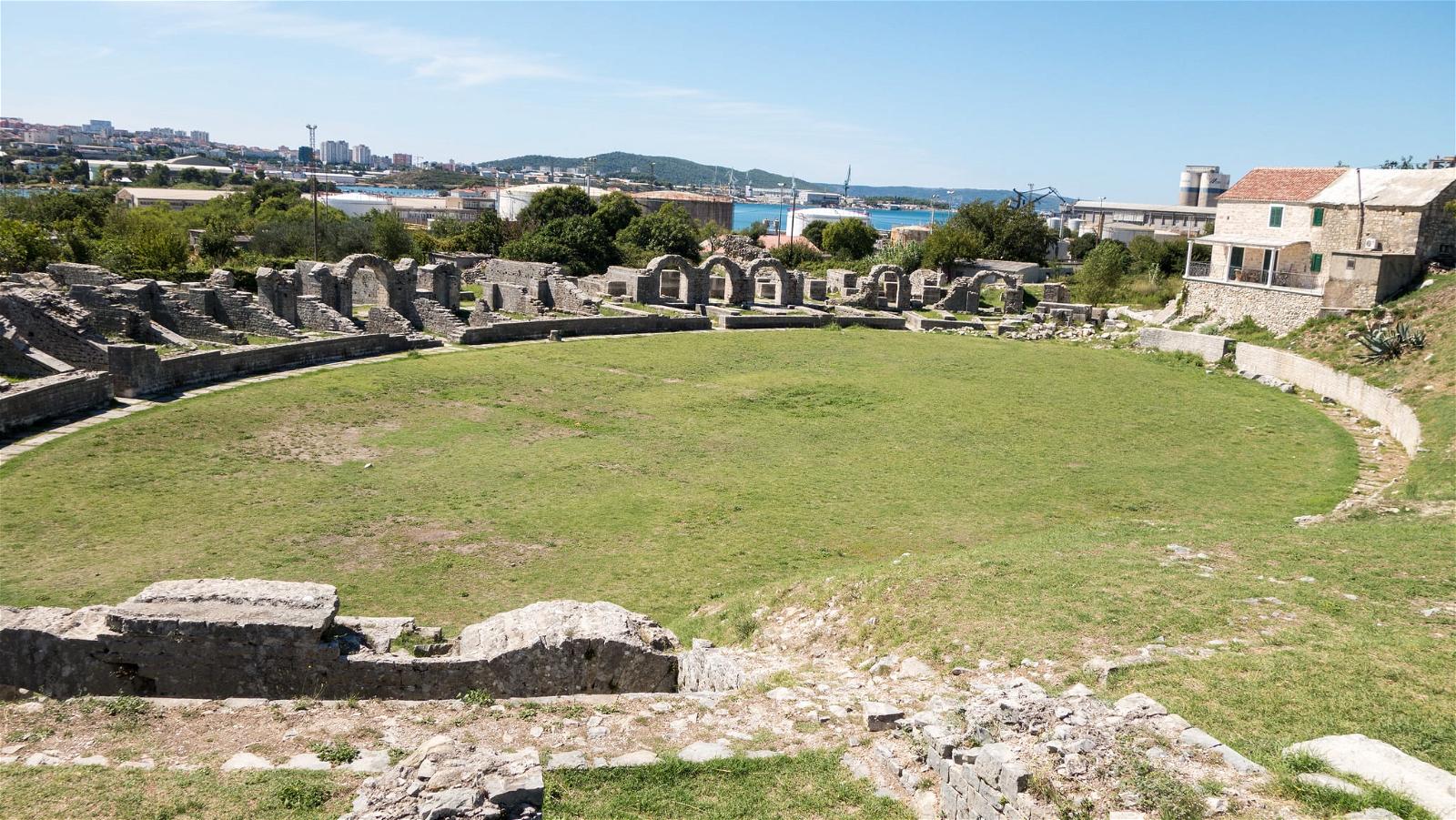 Image of Salona amphitheater. archaeology croatia croatie archéologie salona solins salonaantica