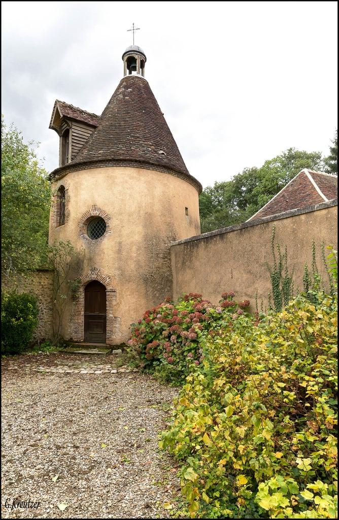 Bild av Château de la Houssaye. tour bourgogne chapelle patrimoine yonne malaylegrand fief féodal houssaye lesfleuris bourrienne châteaudelahoussaye lamattre leshauberts
