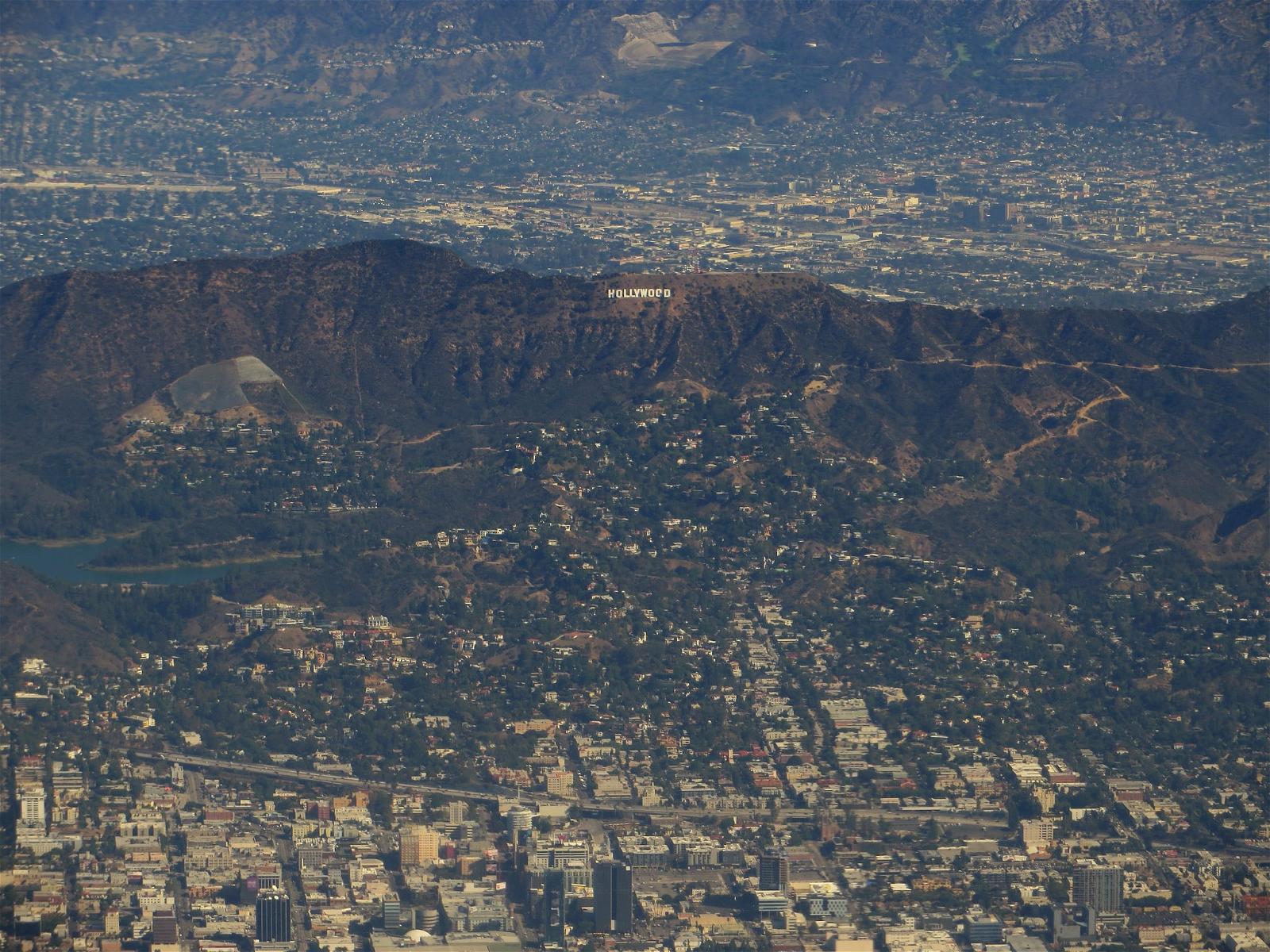 Image of Hollywood Sign. 