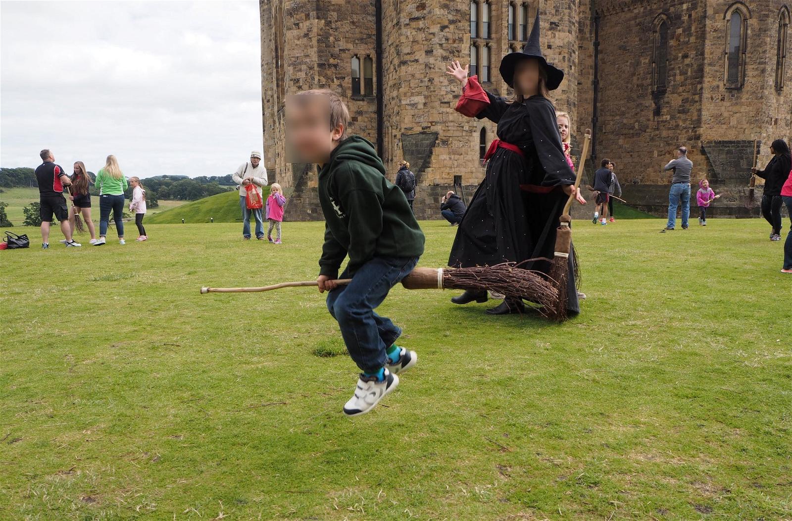 Imagen de Alnwick Castle. castle flying jasper alnwick broomstick