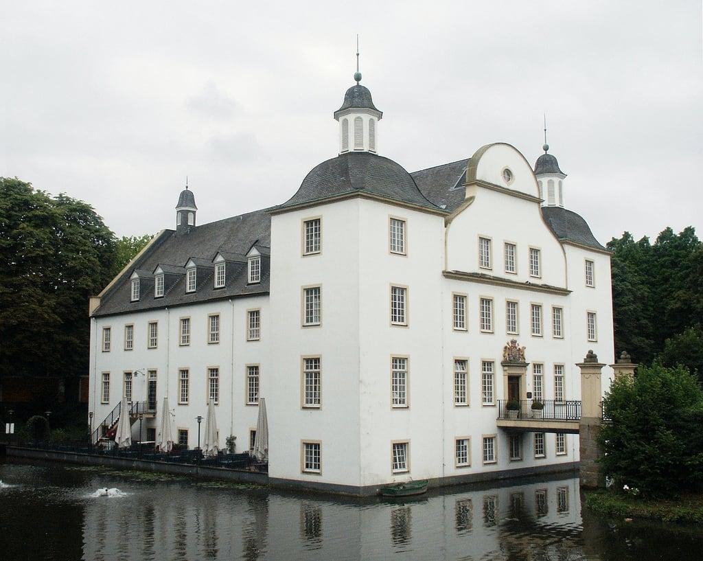 Imagine de Schloss Borbeck. germany deutschland essen palace schloss château ruhrgebiet ruhrarea wasserschloss watercastle schlossborbeck