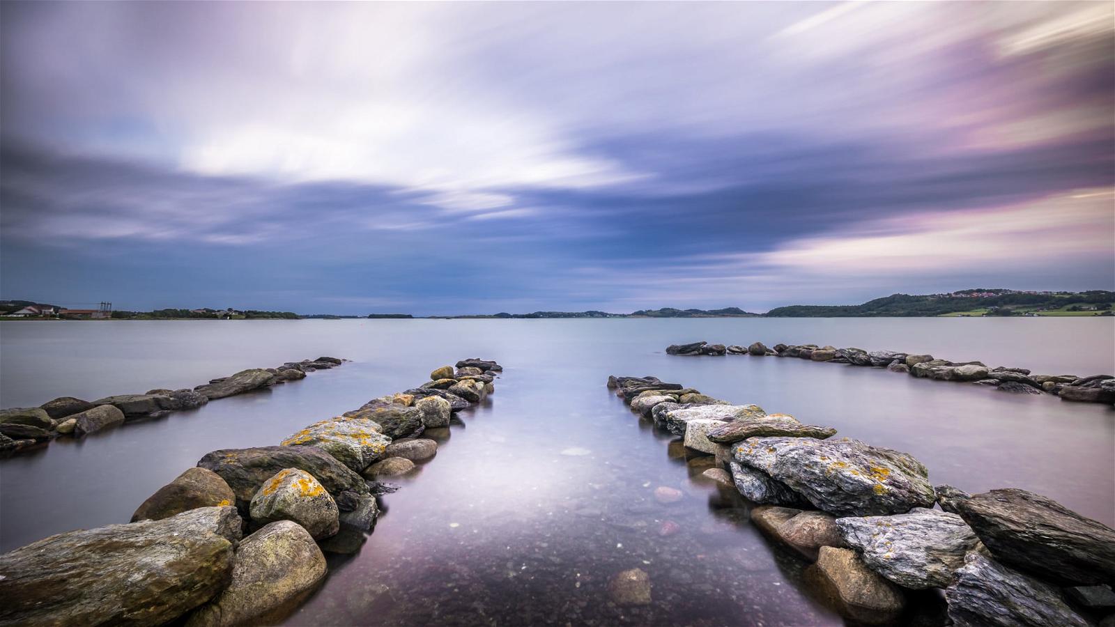 Imagen de Hafrsfjord. longexposure travel sunset sea sky seascape motion water weather norway clouds reflections landscape geotagged photography stavanger photo hafrsfjord rocks europe no sony fjord fullframe onsale ultrawide a7 rogaland bythesea sonya7 sonyfe1635