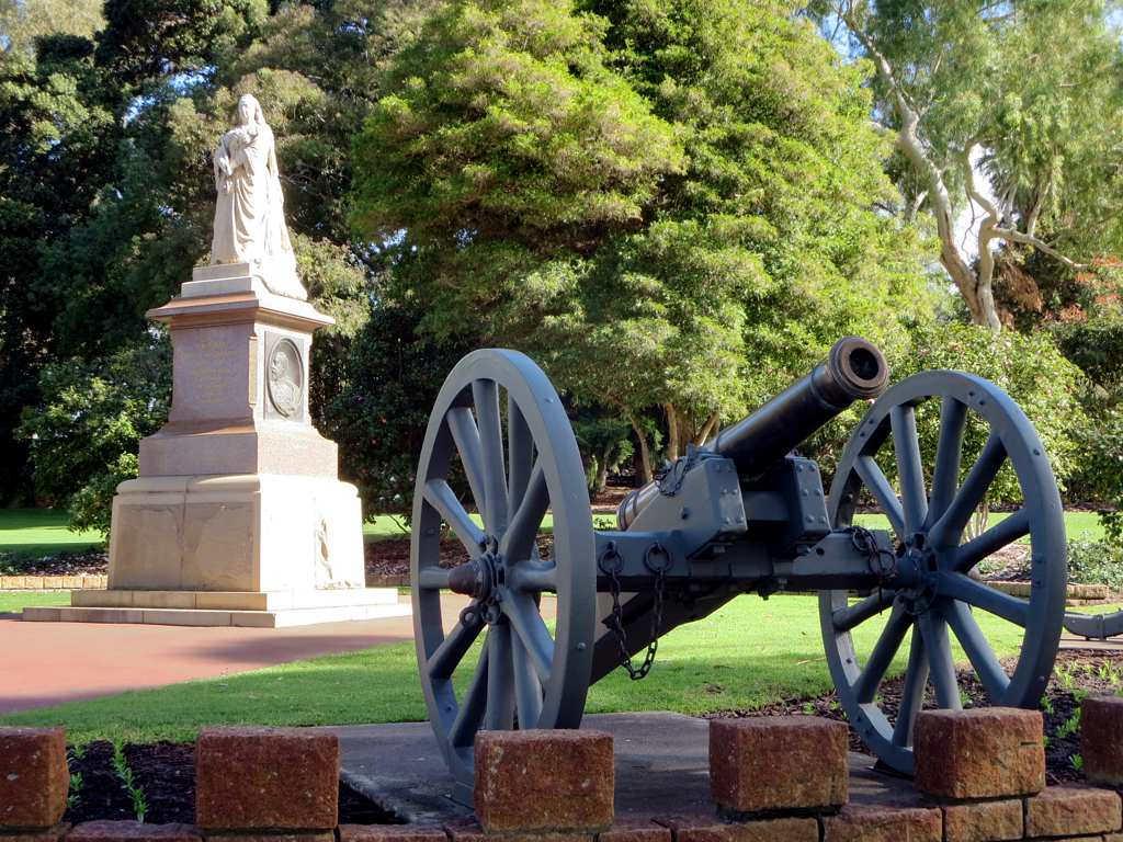 Image of Queen Victoria Statue. park statue australia victoria queen kings perth western