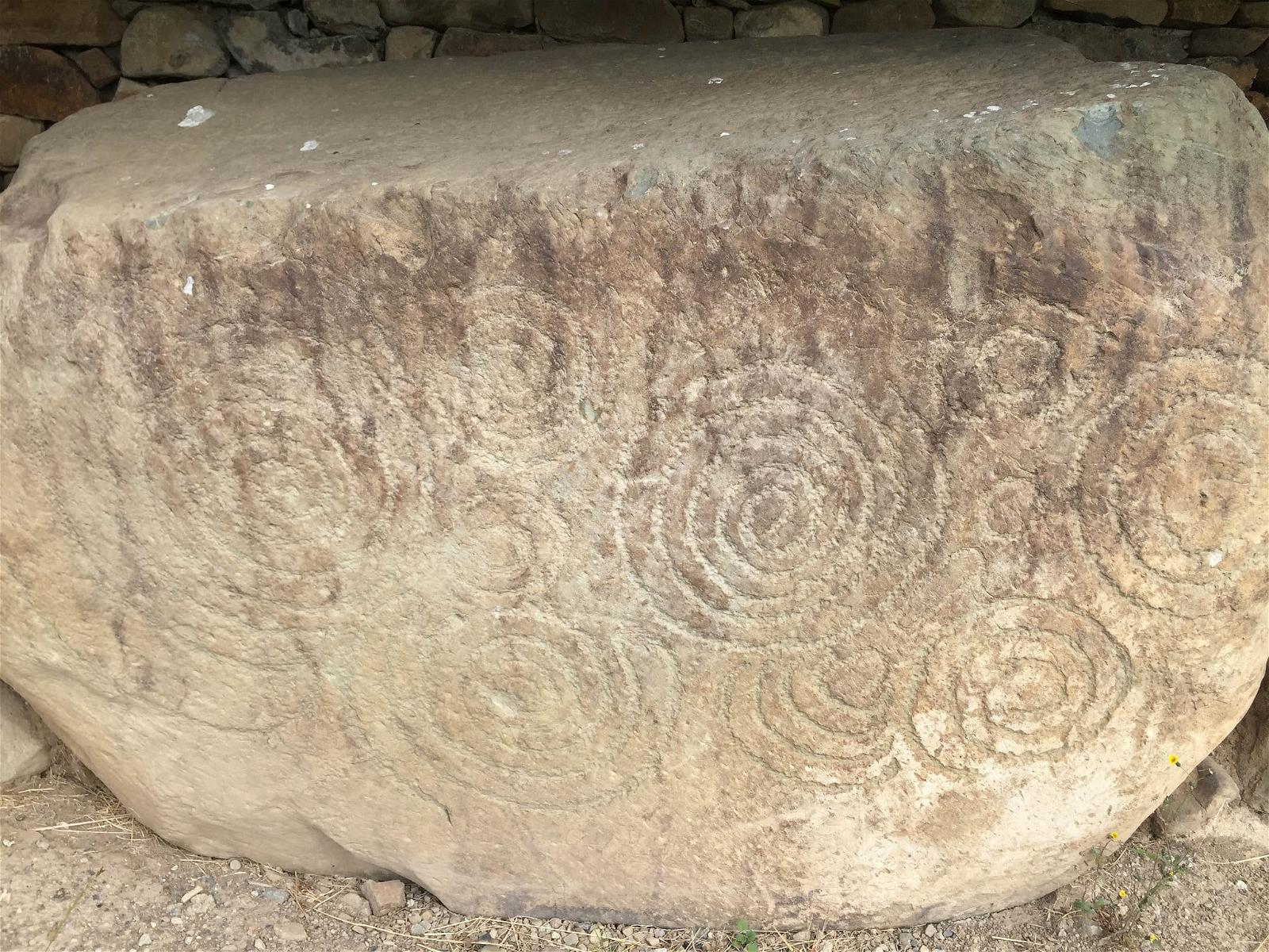 Gambar dari Knowth. ireland meath