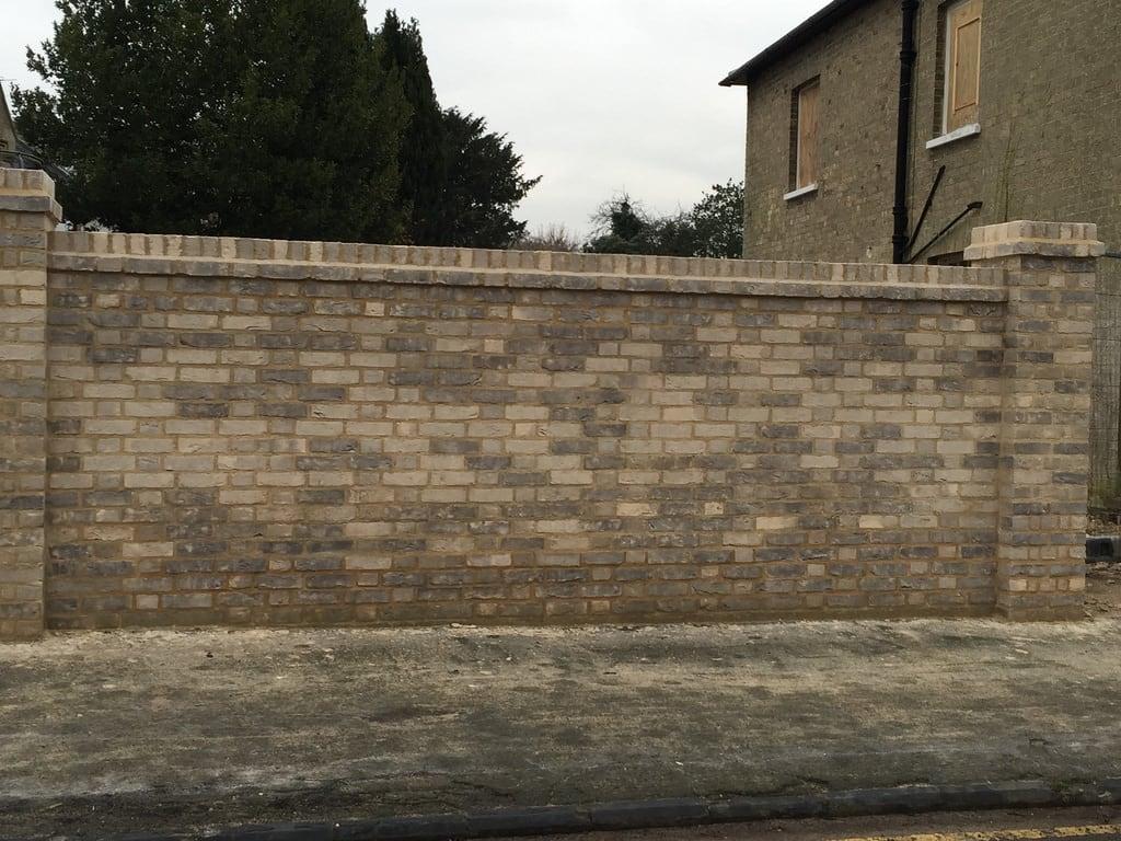 Gambar dari Burwell. white brick weathered