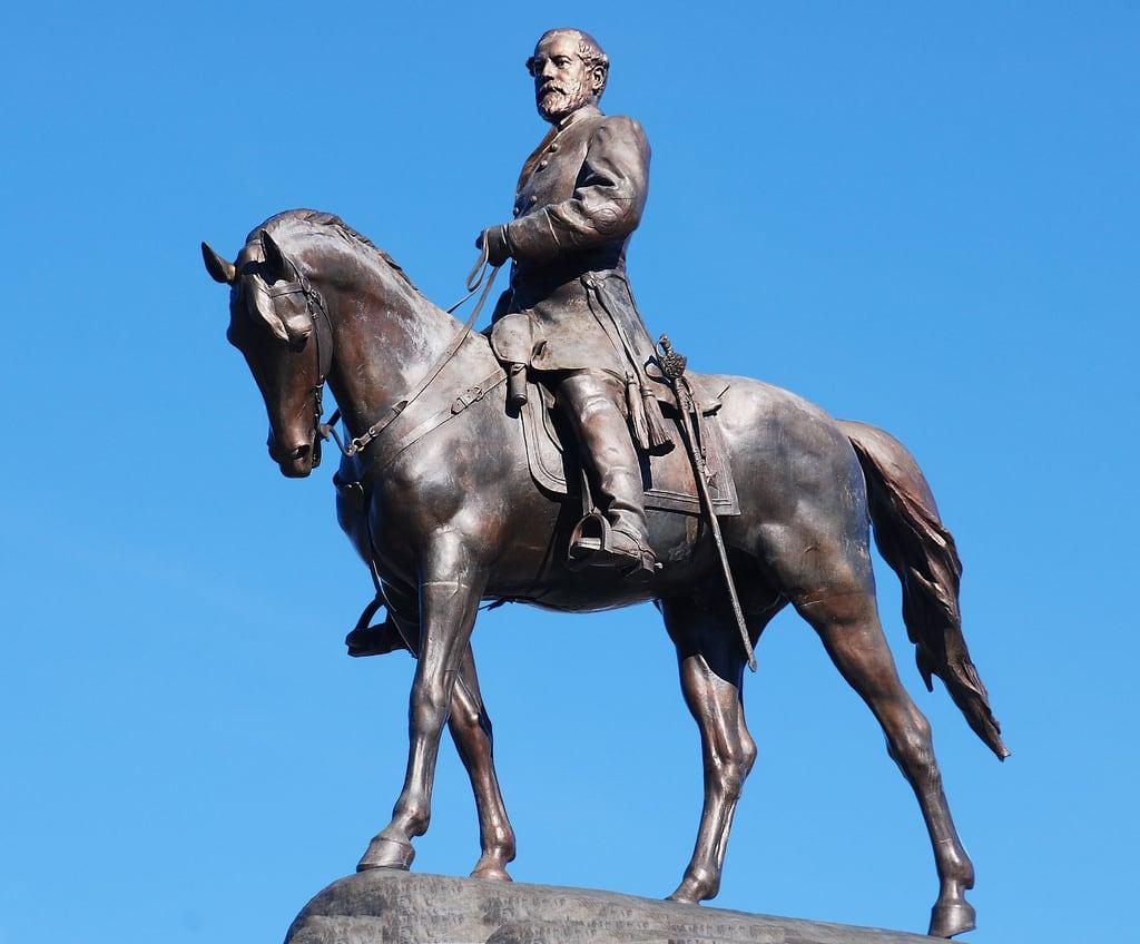 Robert E. Lee Monument görüntü. robertelee roncogswell confederategeneralroberteleestatuemonumentdriverichmondva confederategeneralroberteleestatuerichmondva