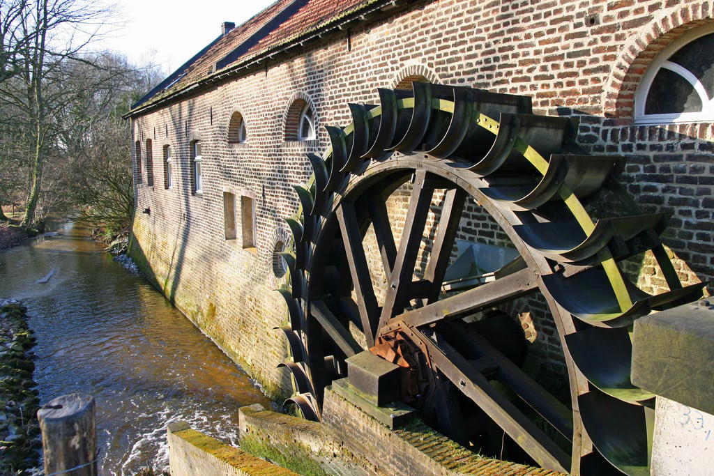 Attēls no Etsberg. mühle molen limburg vlodrop rivier meinweg watermolen wassermühle middenlimburg waterrad rothenbach etsberg