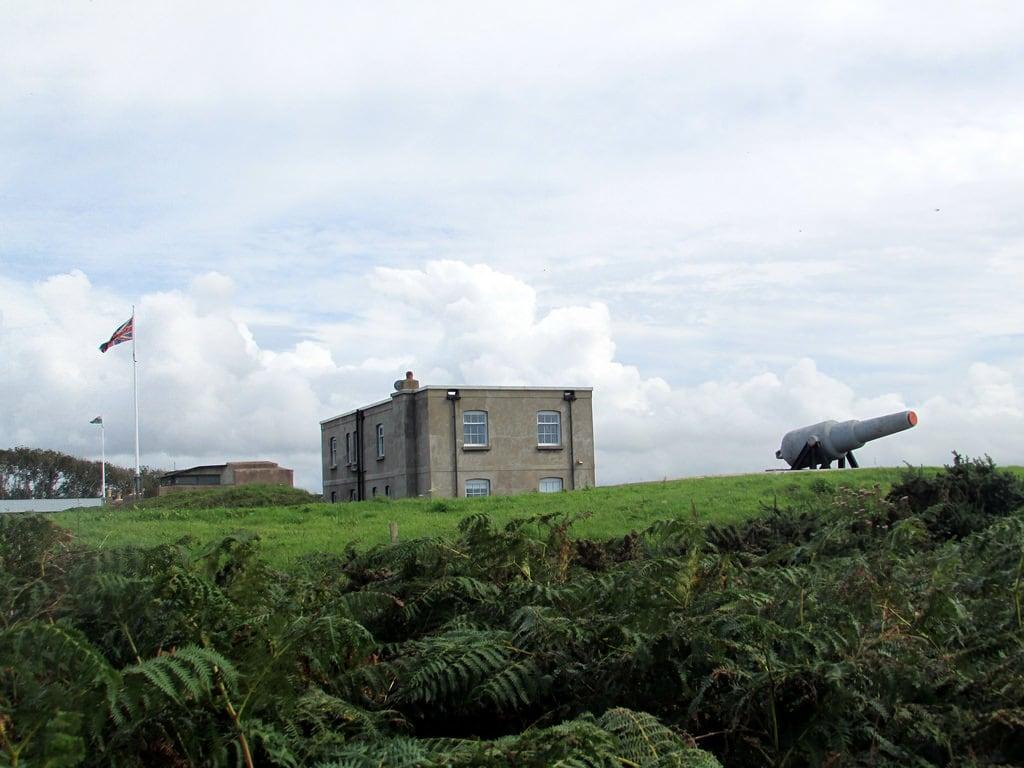 Bild av Chapel Bay Fort. welsh coast path walescoastpath welshcoastpath fort
