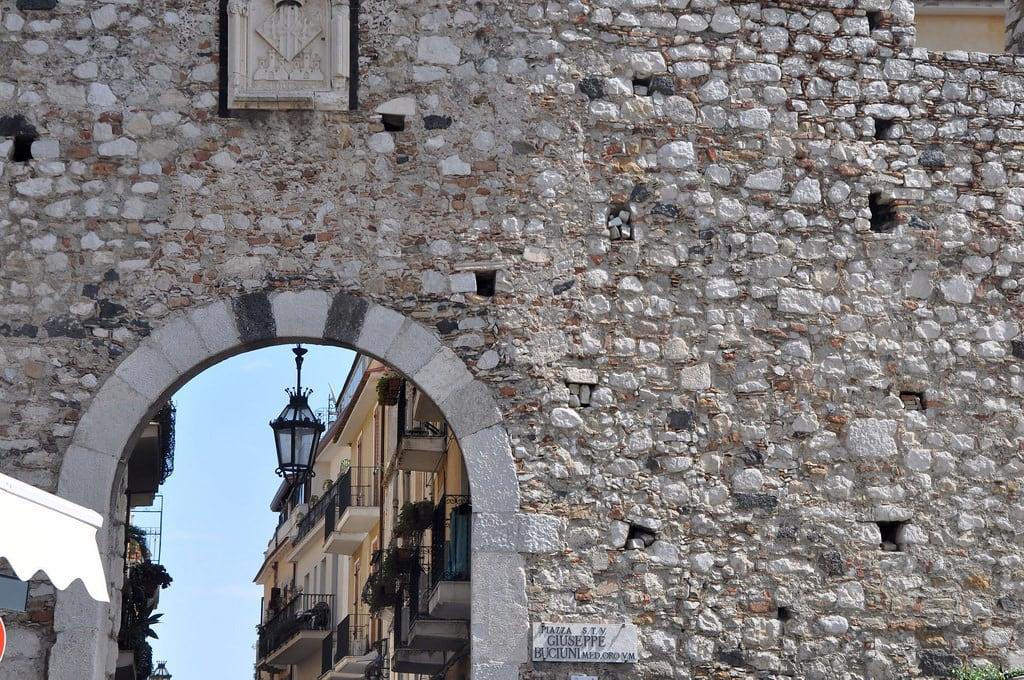Afbeelding van Porta Catania. taormina sicilia italien ita