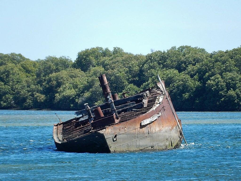 Obrázek Santiago. santiago boat shipwreck mangroves barque gardenisland shipsgraveyard