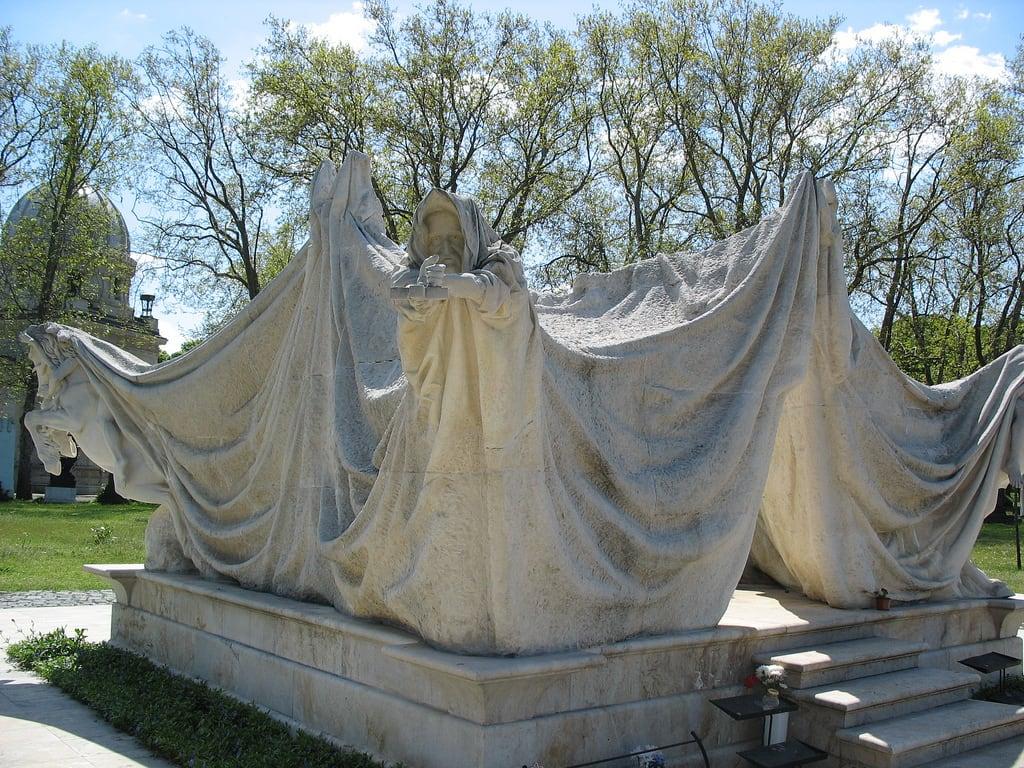 Imagine de Antall József. cemetery budapest springbreak pest antall