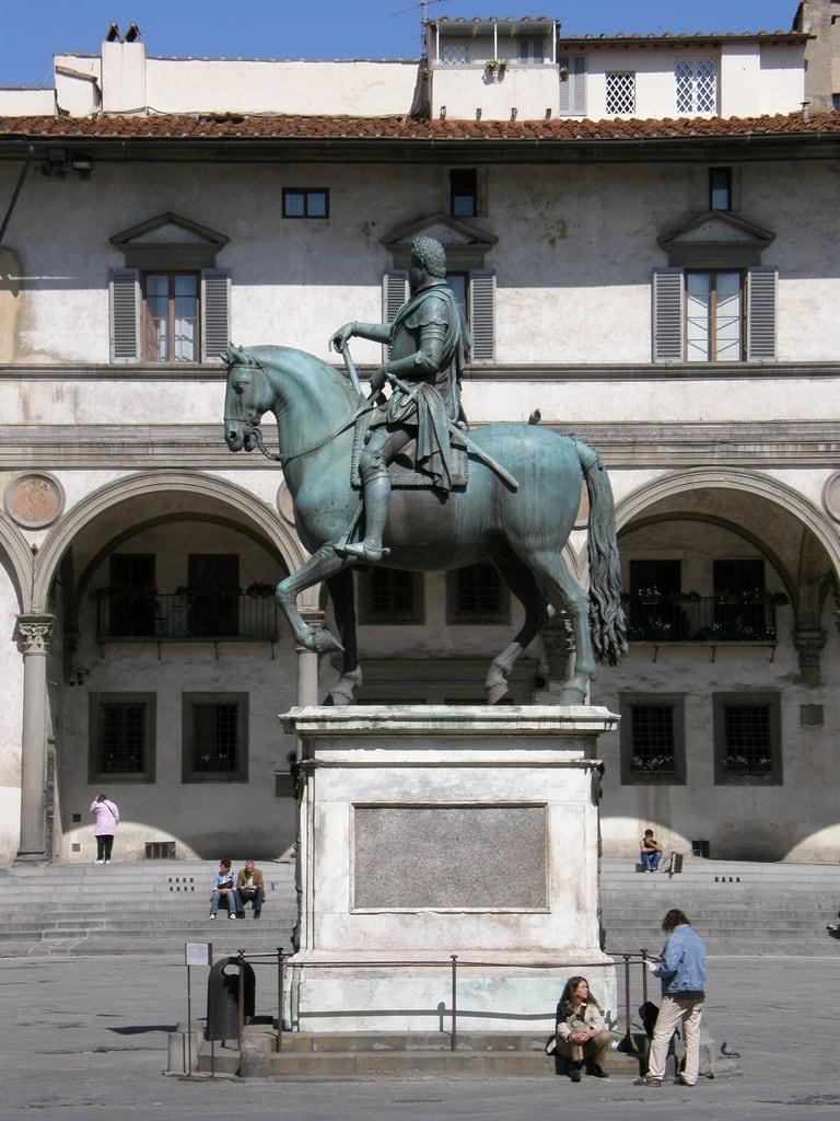 Bild von Statua equestre di Ferdinando I. italy horse statue geotagged florence italia tuscany firenze toscana statua cavallo medici giambologna santissimaannunziata ferdinandoi geo:lat=43776354 geo:lon=11260504