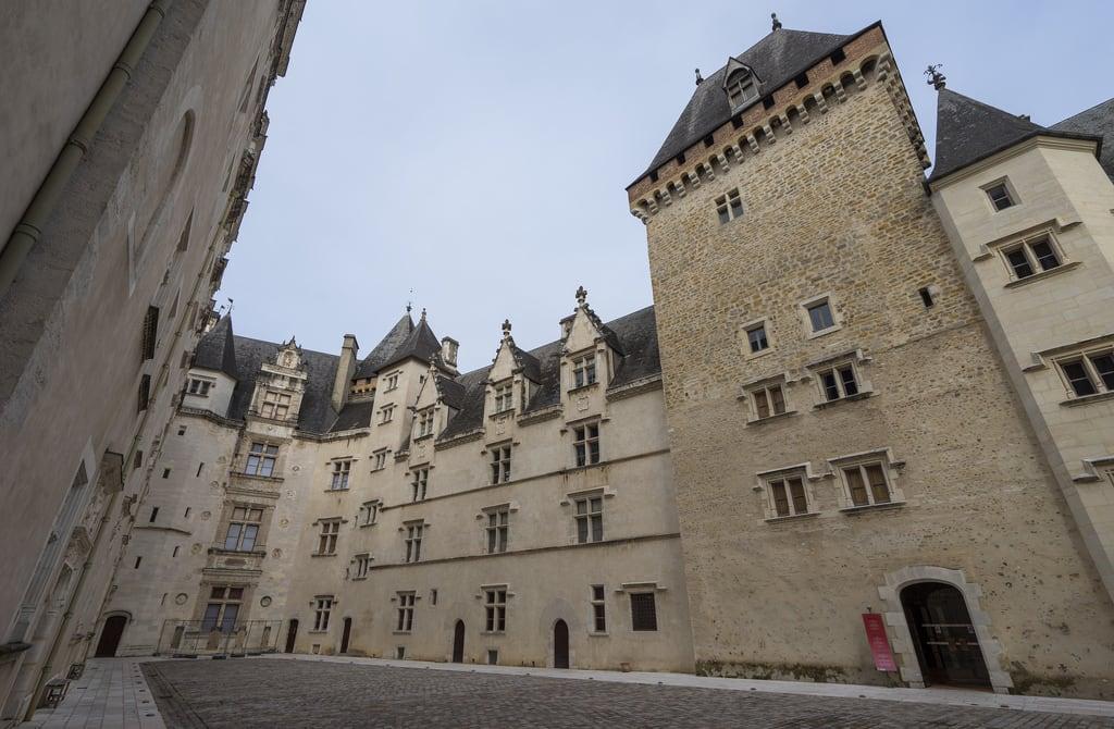 Image de Château de Pau. pau france raw zeiss sonnar5518za carlzeisssonnartfe55mmf18za a7mkii sony architecture
