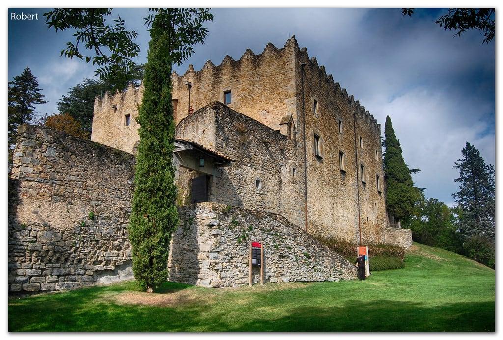 Castell de Montesquiu görüntü. barcelona robert catalunya castillo castell osona montesquiu