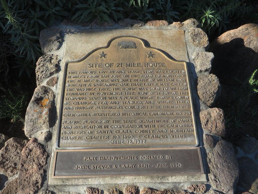 21-Mile House Historical Marker の画像. 