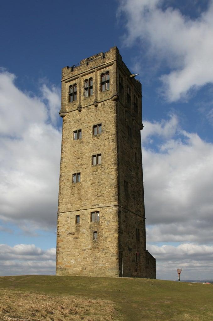 Victoria Tower की छवि. building grade2 listed huddersfield gradeii