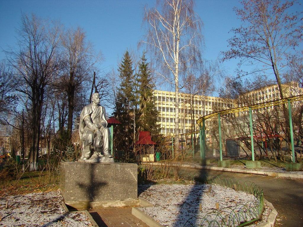 Изображение на Памятник М. Горькому. ижевск памятник