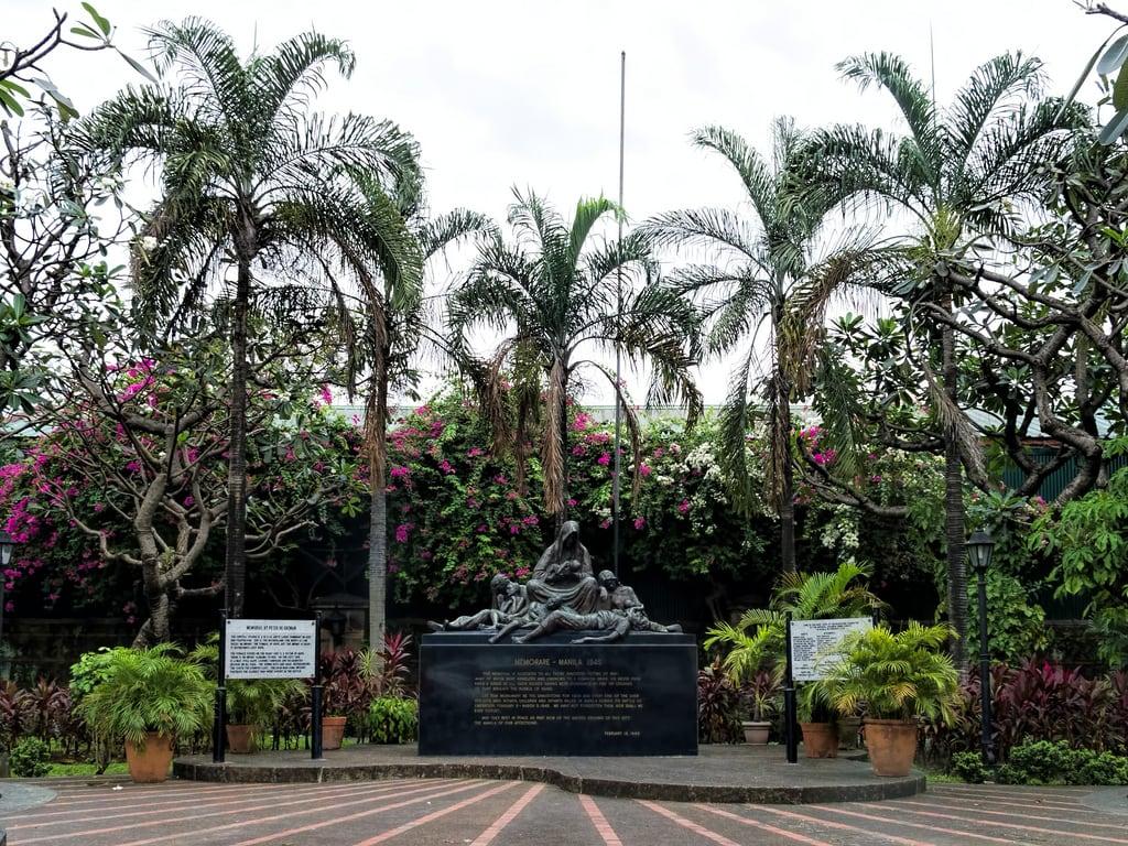 Gambar dari Memorare - Manila 1945. 