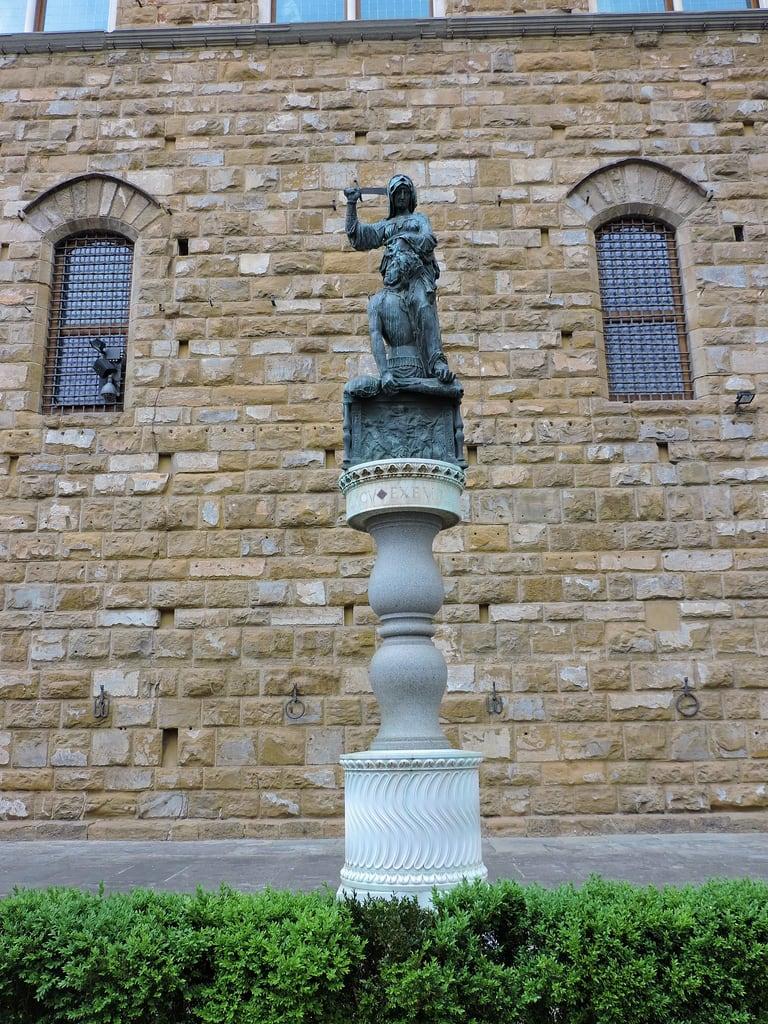 Bild av Giuditta e Oloferne. florence firenze φλωρεντία sculpture statue フィレンツェ イタリア