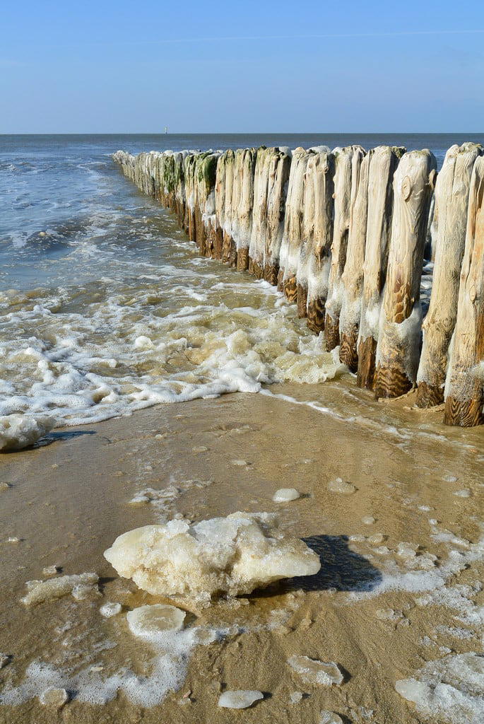 Kuva Ranta pituus 3025 metriä. sylt westerland nordsee northsea seascape landscape landschaft mehrmeer meer see sea beach strand abbilder wwwabbildercom horizon horizont winter ice eis frozen frost gefroren vereist nordfriesland schleswigholstein lr6 nikon iamnikon nikonone nikon1 nikons1 s1 paysage küste coast schnee snow island insel holz wood water wasser welle wave