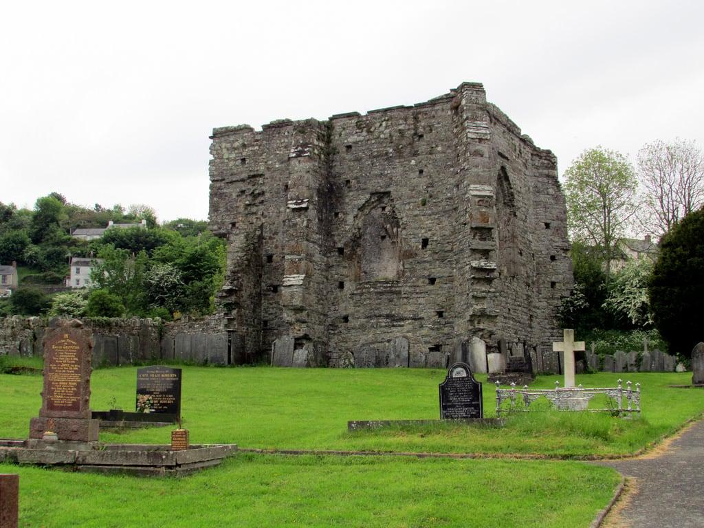 Image de St Dogmaels Abbey. walescoastpath welshcoastpath stdogmaels church