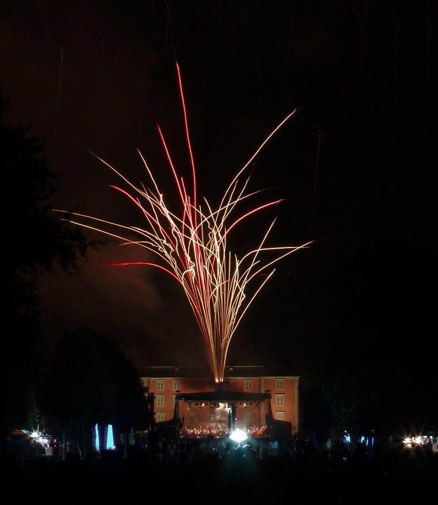 Bild av Schloss Schwetzingen. feuerwerk feudartifice fireworks schlossschwetzingen