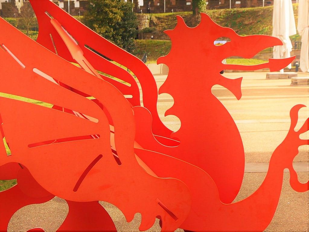 תמונה של Cardiff Castle. red wales football dragon cardiffcastle welshdragon euro2016 daiawncymru