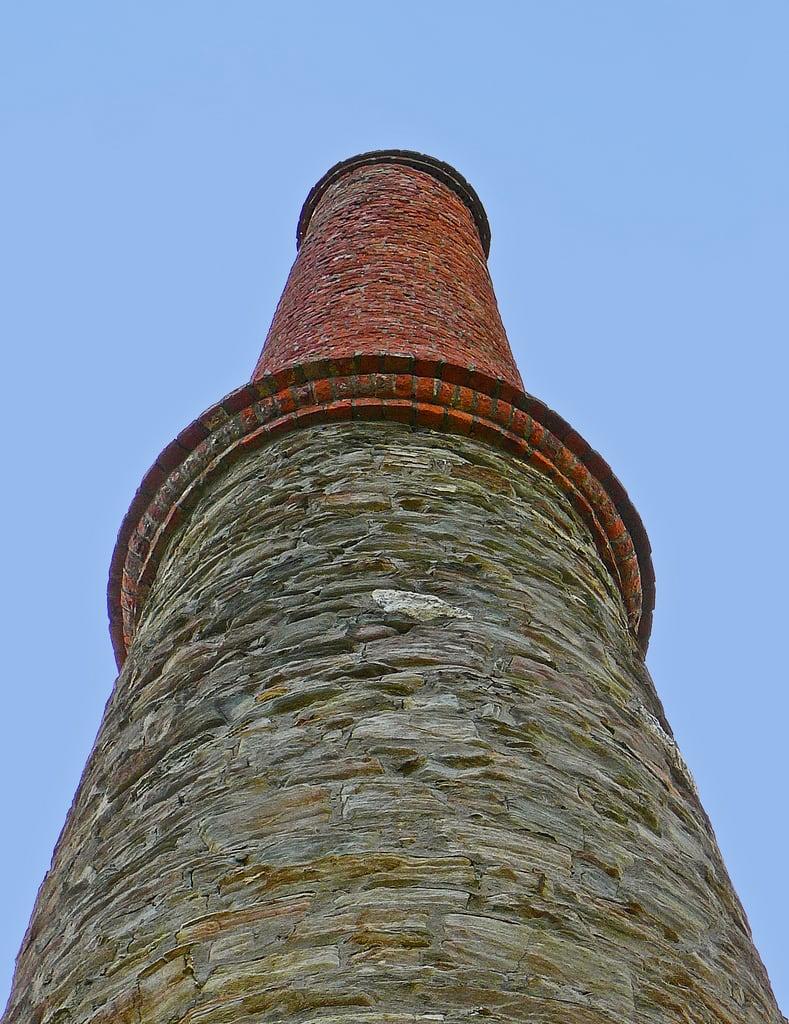 Bild av Chimney. chimney mine stack wheal prosper rinsey