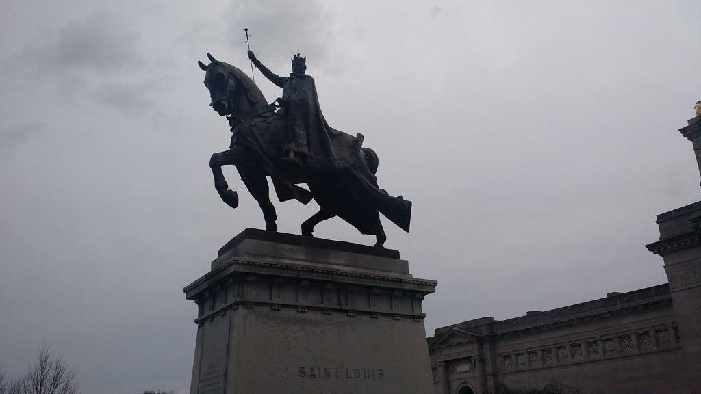Image de Statue of St. Louis. statue apotheosisofsaintlouis kinglouisix equestrian arthill slam stlouisartmuseum