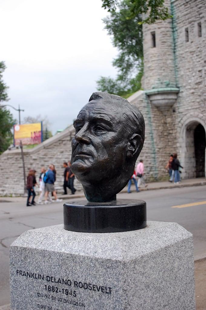 Image of Roosevelt and Churchill busts. canada quebec roosevelt fdr