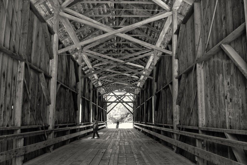 Billede af Felton Covered Bridge. felton blackandwhite coveredbridge california unitedstates us