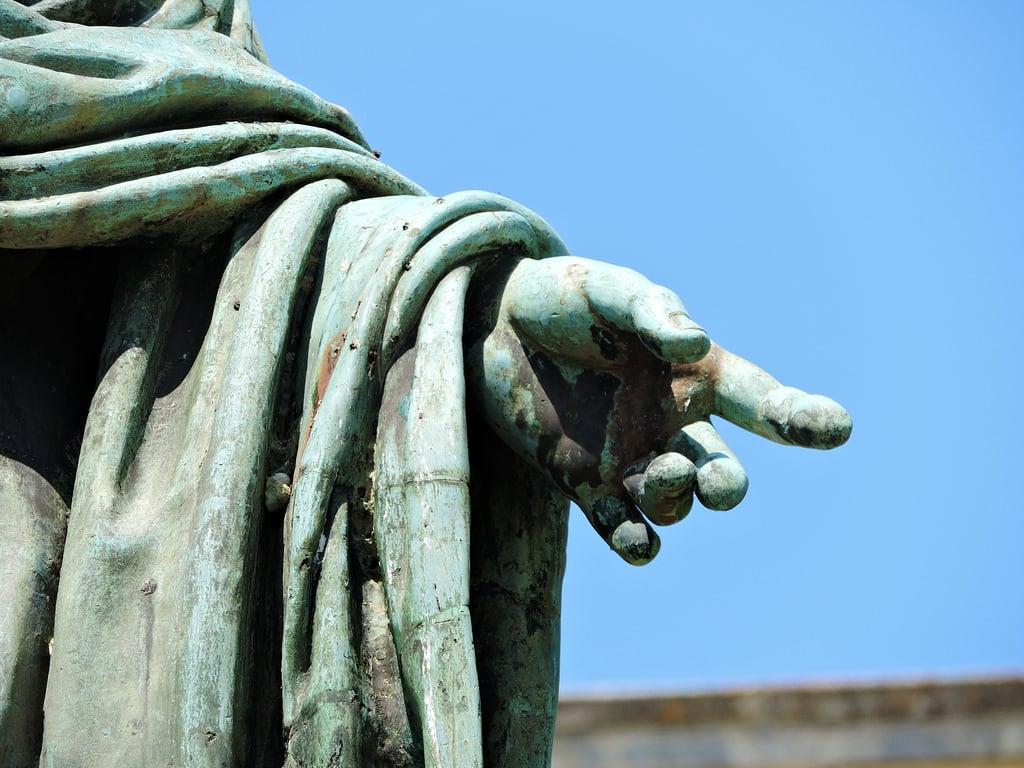Εικόνα από Sir Frederick Adam. κέρκυρα corfu ケルキラ島 kerkyra παύλοσπροσαλέντησ ανδριάντασ άγαλμα γλυπτό prosalentis sculpture statue closeup detail